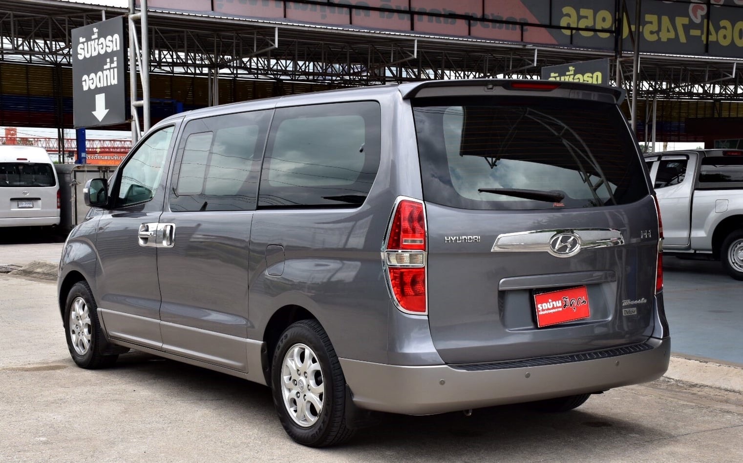 Hyundai H-1 ปี 2010 สีเทา