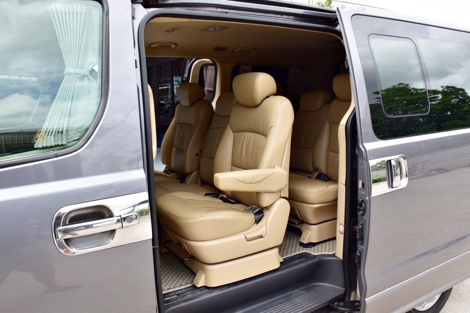 Hyundai H-1 ปี 2010 สีเทา (รูปที่ 11)