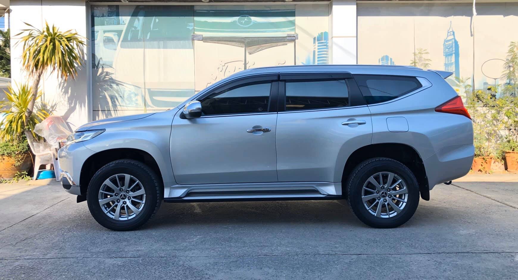 Mitsubishi Pajero Sport ปี 2017 สีเงิน (รูปที่ 4)