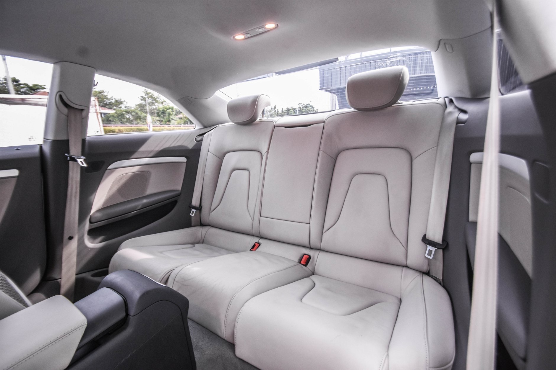 Audi A5 ปี 2011 สีขาว (รูปที่ 5)