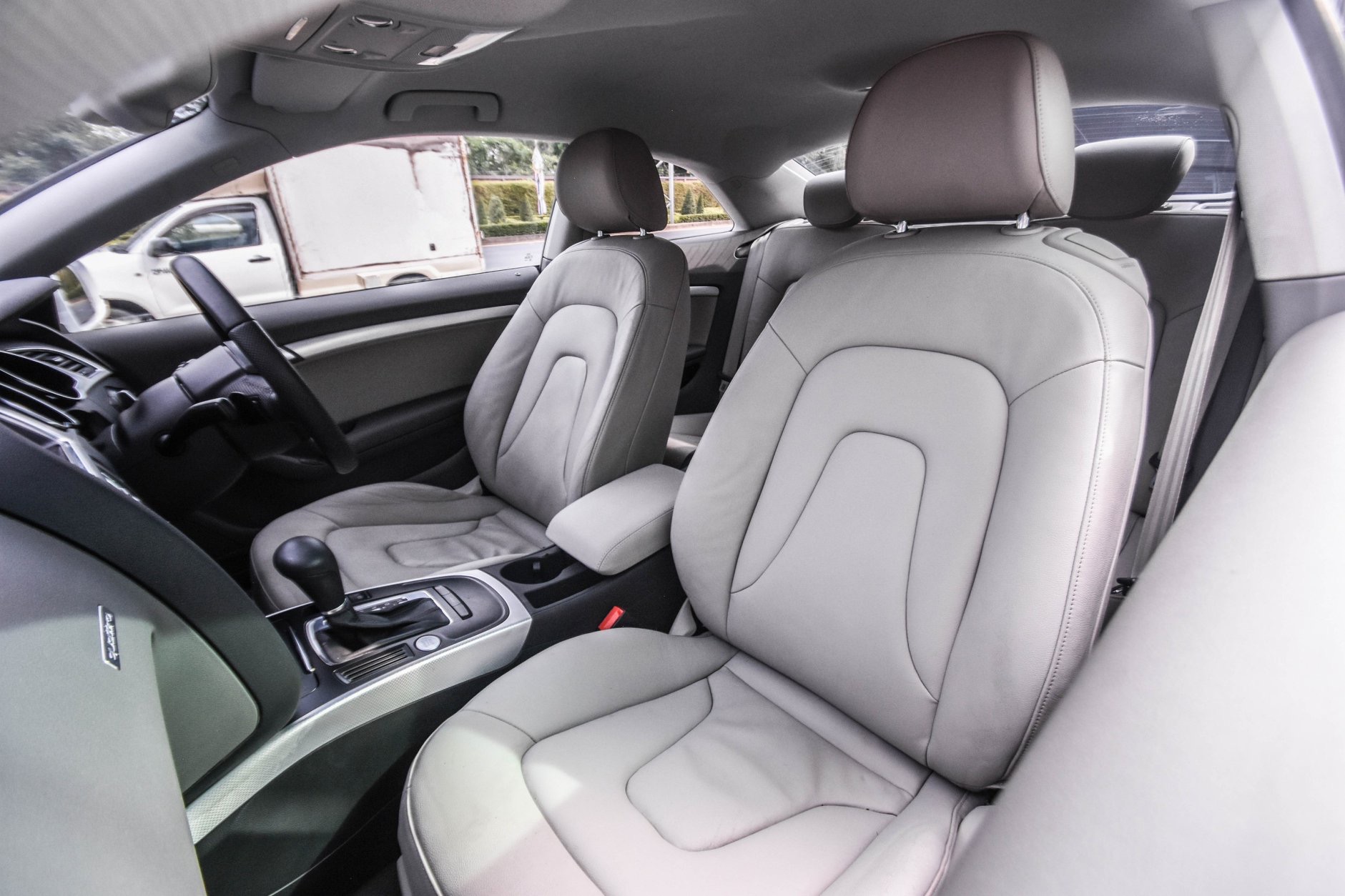 Audi A5 ปี 2011 สีขาว (รูปที่ 6)
