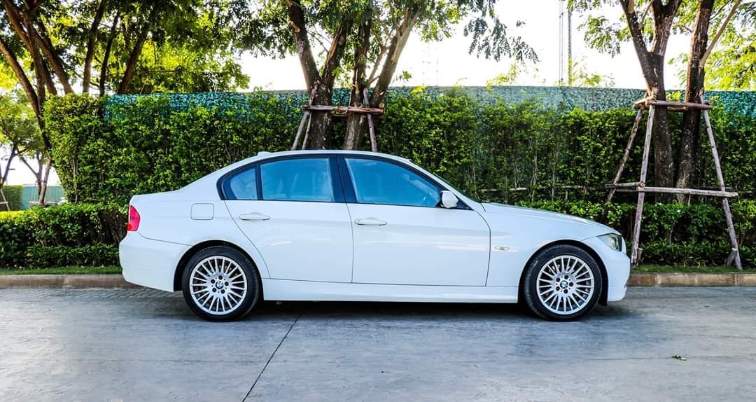 BMW 3 Series Gen5 E90 320d ปี 2009 สีขาว (รูปที่ 3)