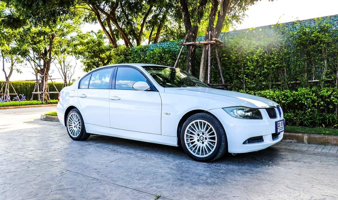 BMW 3 Series Gen5 E90 320d ปี 2009 สีขาว