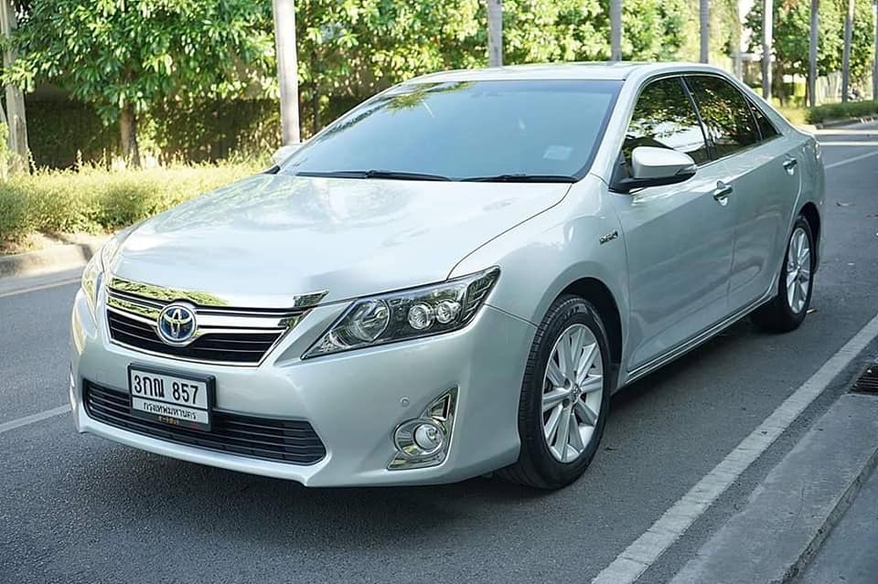 Toyota Camry hybrid ปี 2014 สีเงิน (รูปที่ 2)