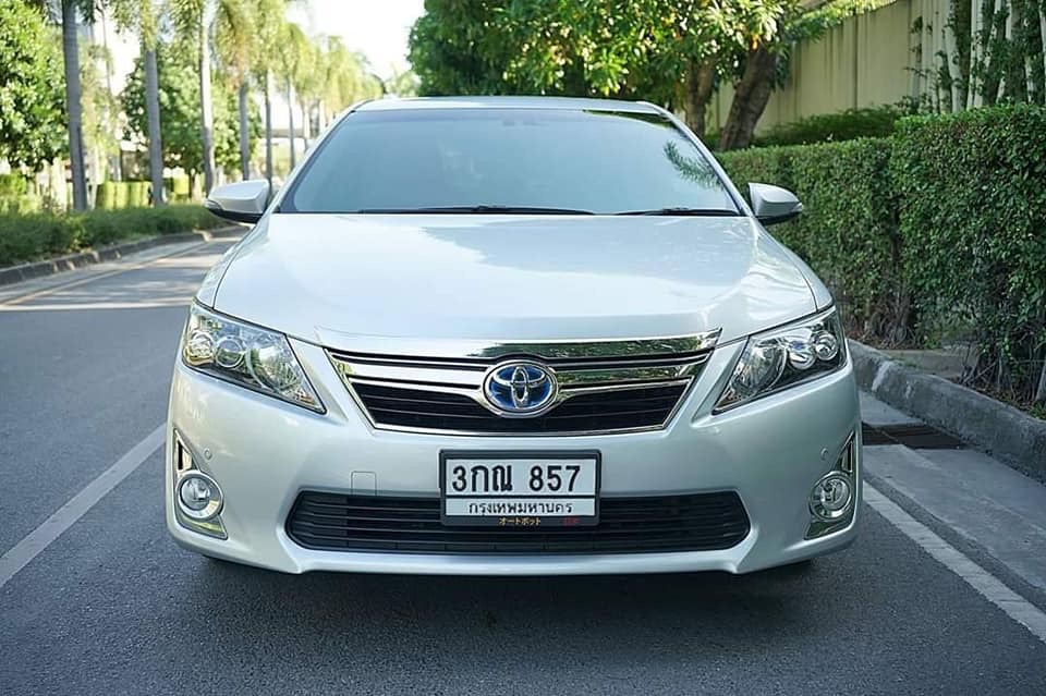 Toyota Camry hybrid ปี 2014 สีเงิน