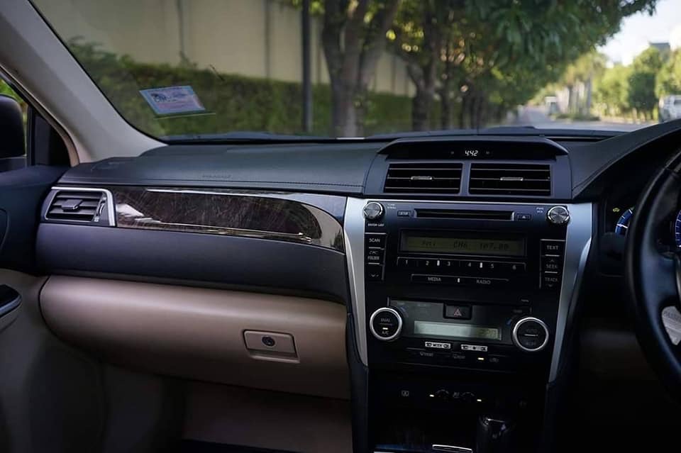 Toyota Camry hybrid ปี 2014 สีเงิน (รูปที่ 8)