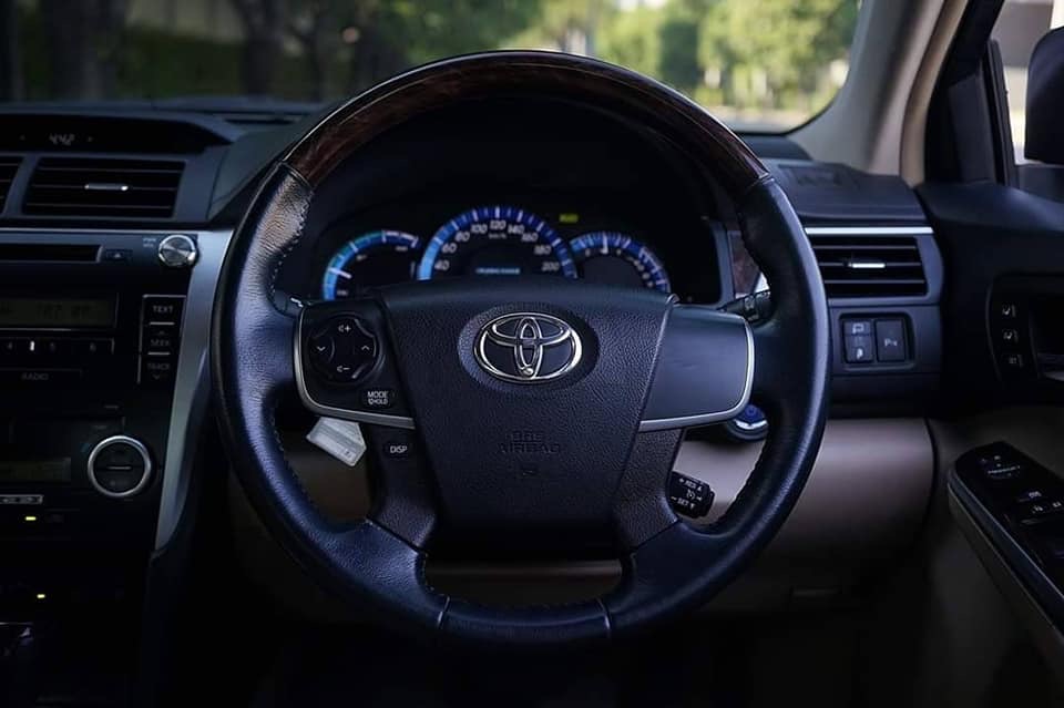 Toyota Camry hybrid ปี 2014 สีเงิน (รูปที่ 11)