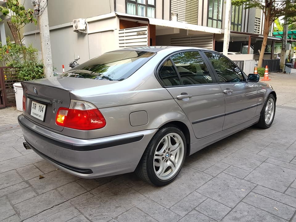 BMW 3 Series Gen4 E46 318i ปี 2001 สีเทา