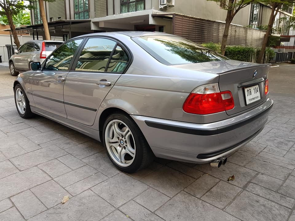 BMW 3 Series Gen4 E46 318i ปี 2001 สีเทา