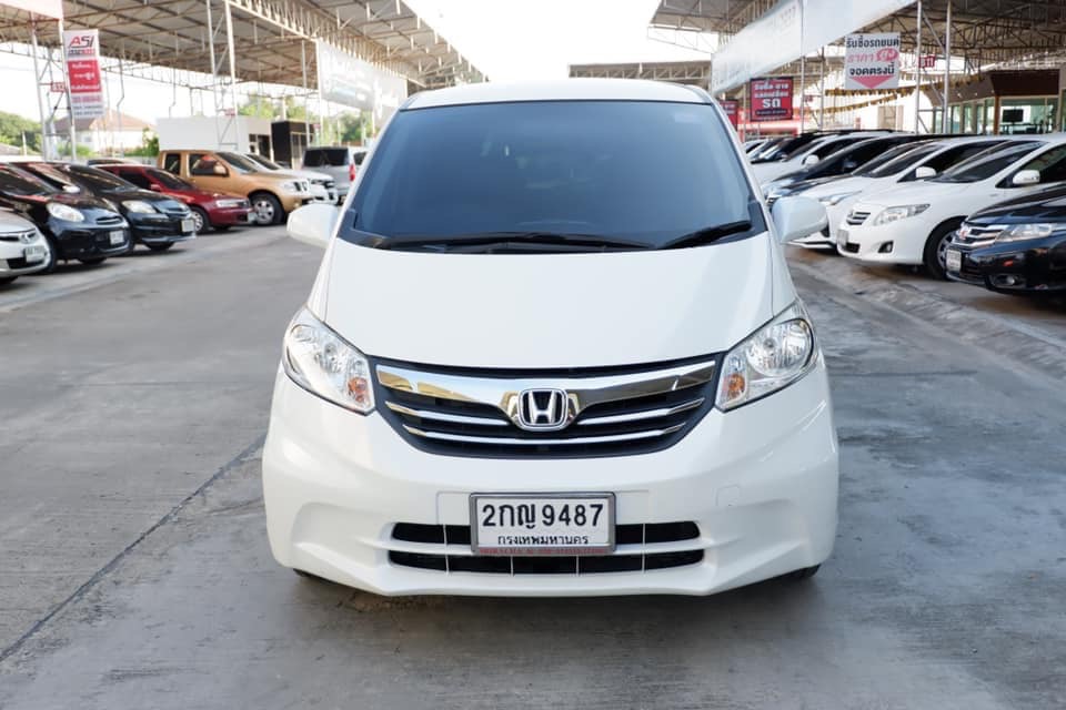 Honda Freed ปี 2013 สีขาว (รูปที่ 2)