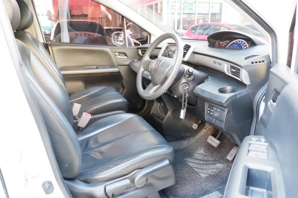 Honda Freed ปี 2013 สีขาว (รูปที่ 8)