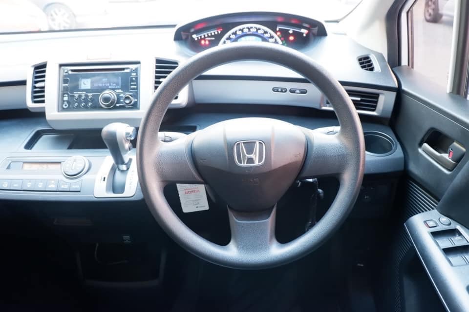 Honda Freed ปี 2013 สีขาว (รูปที่ 12)