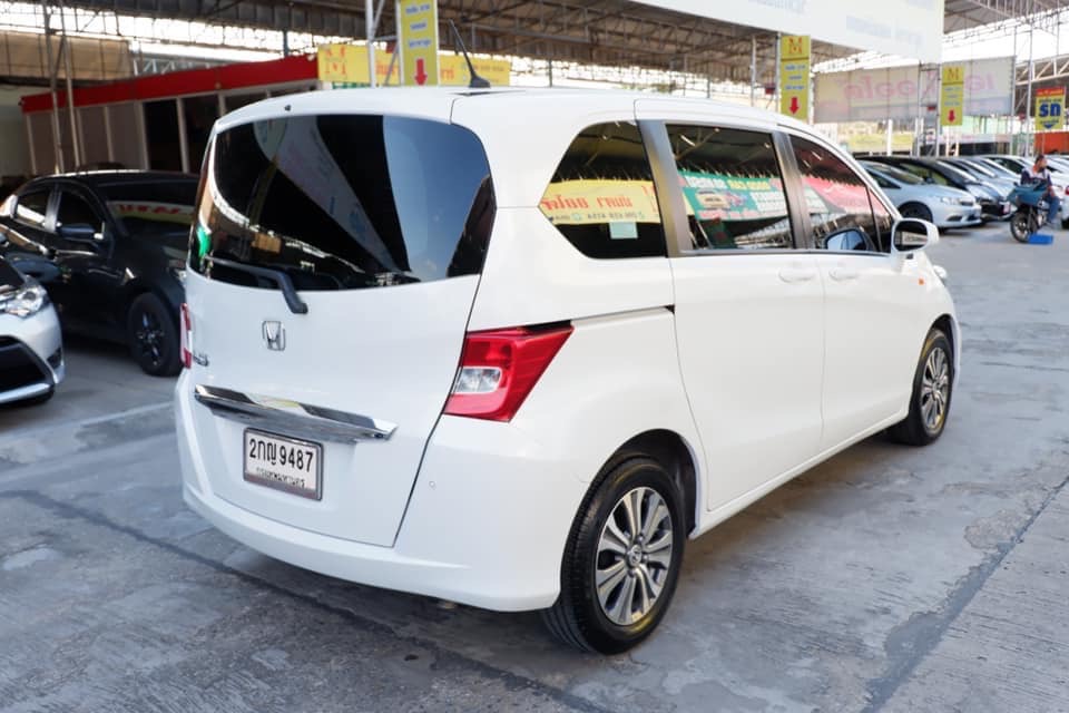 Honda Freed ปี 2013 สีขาว (รูปที่ 6)