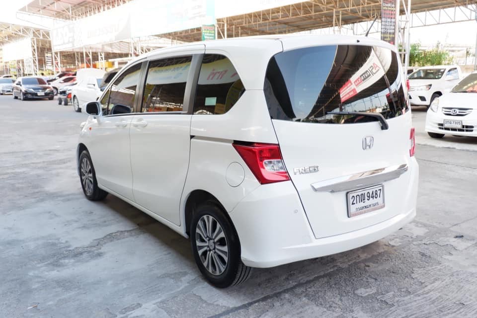 Honda Freed ปี 2013 สีขาว (รูปที่ 5)