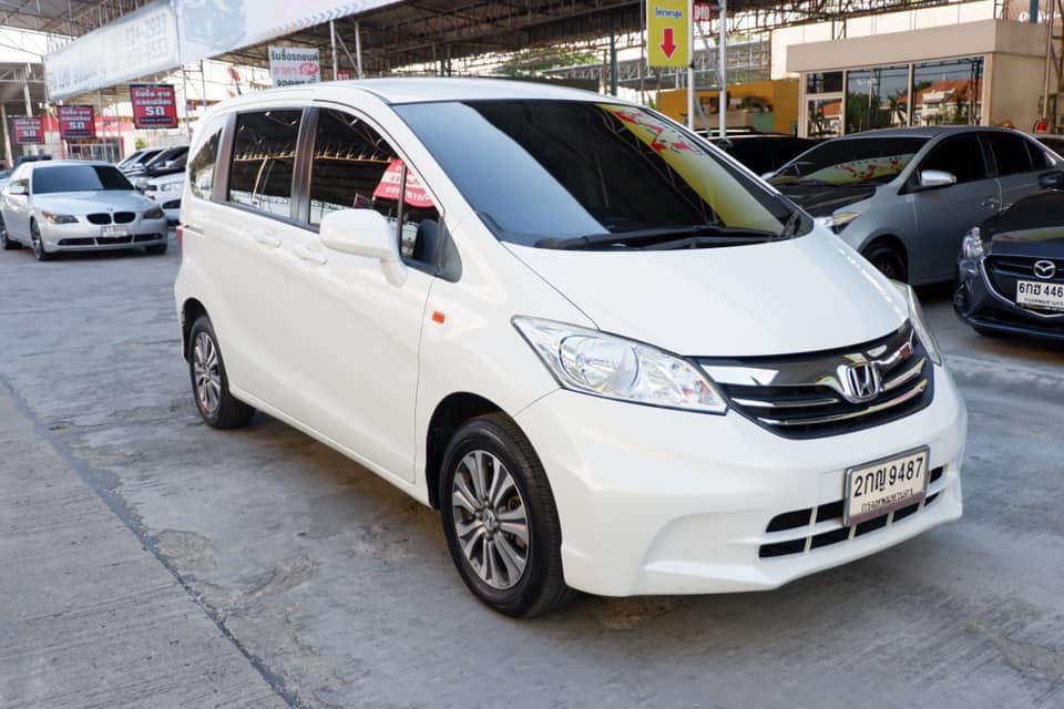 Honda Freed ปี 2013 สีขาว (รูปที่ 3)