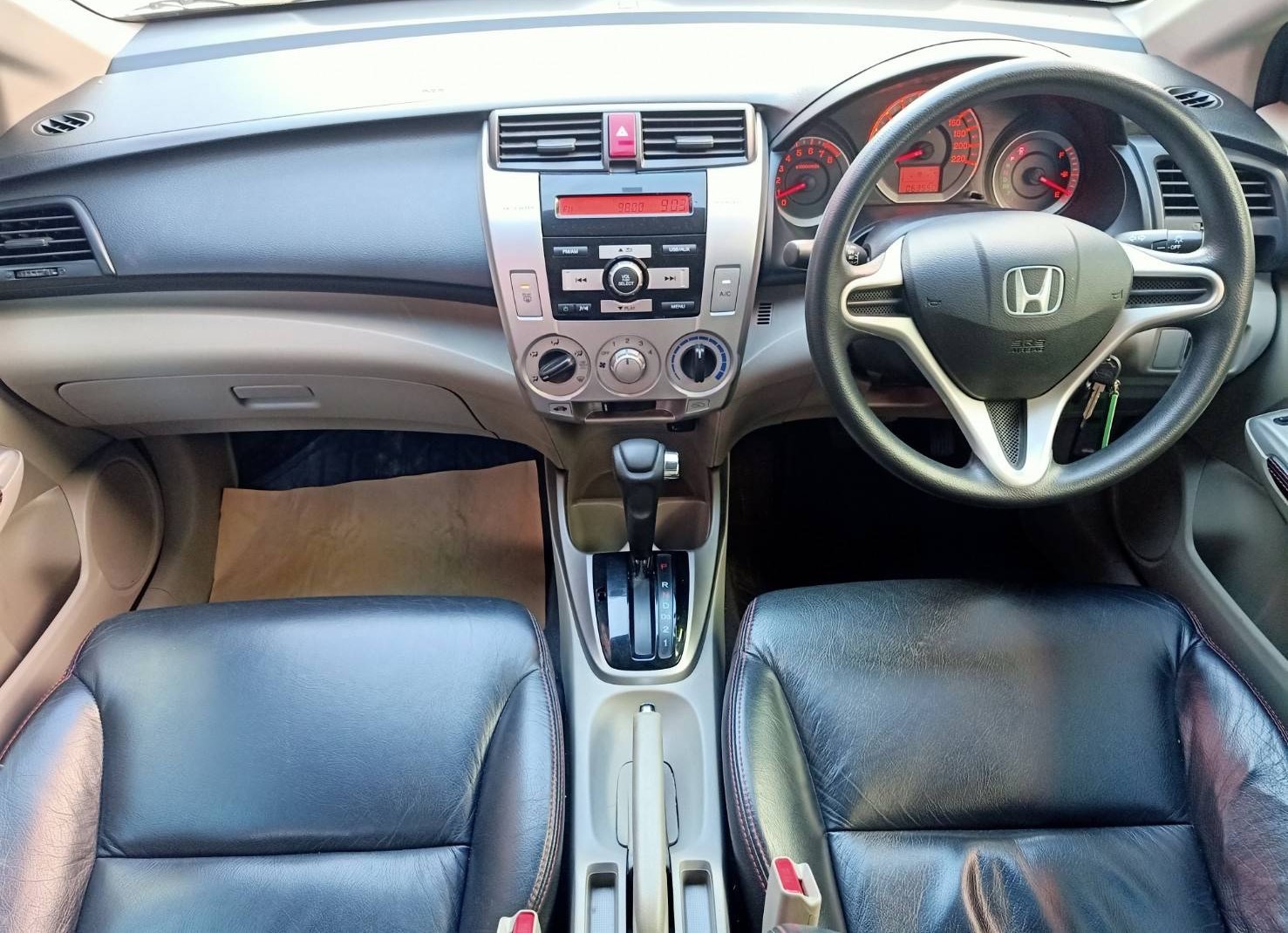 Honda City ปี 2011 สีเงิน (รูปที่ 4)