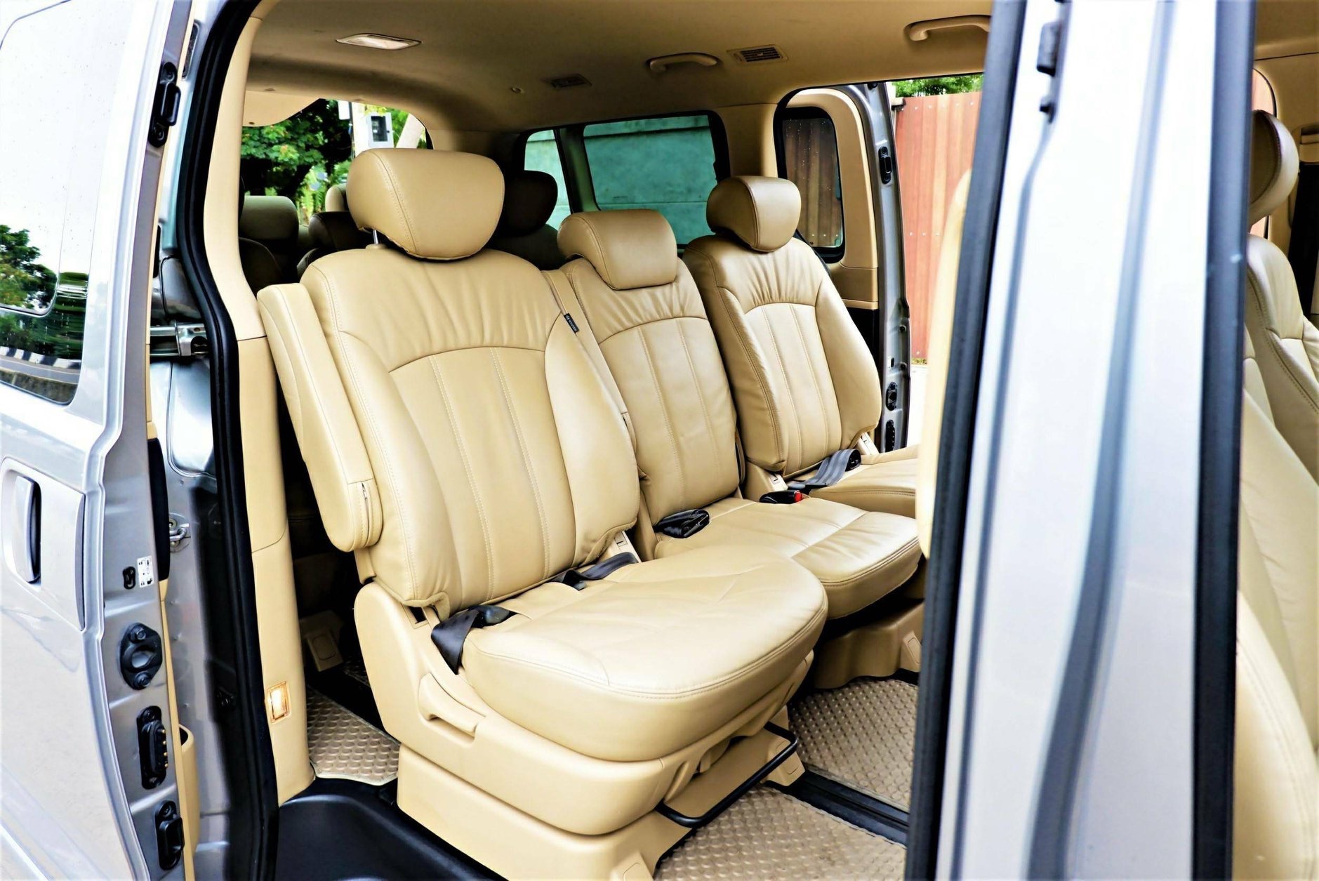 Hyundai H-1 ปี 2015 สีเงิน (รูปที่ 4)