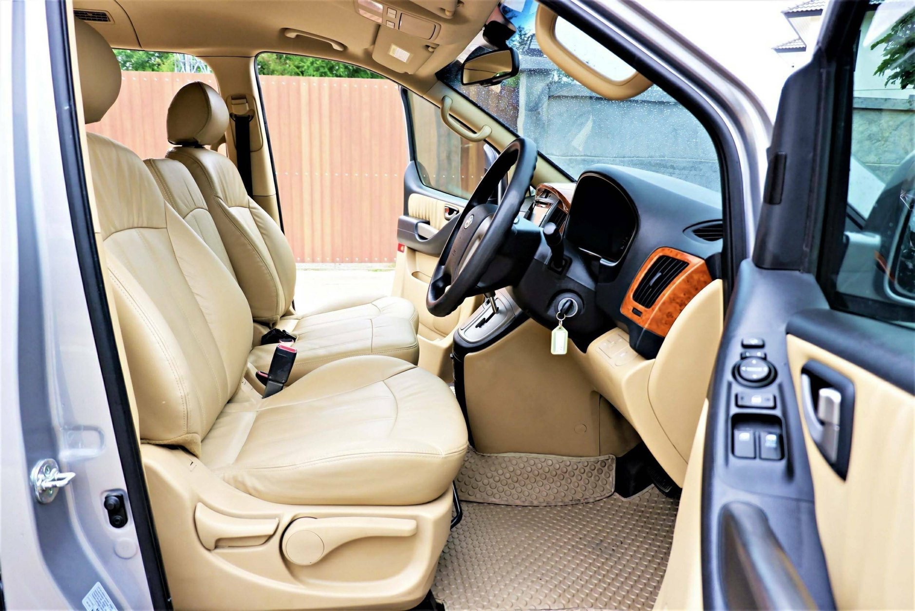 Hyundai H-1 ปี 2015 สีเงิน (รูปที่ 3)