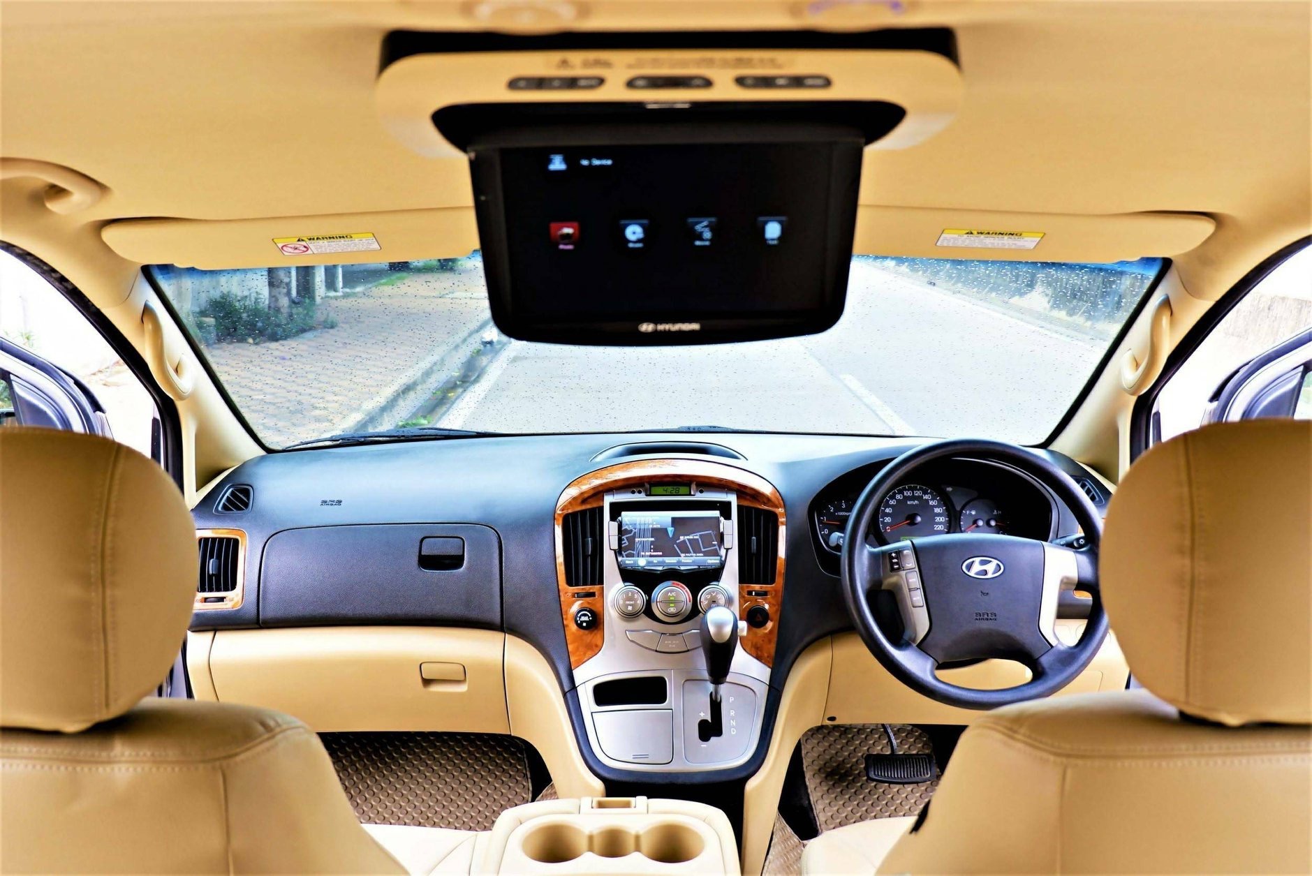 Hyundai H-1 ปี 2015 สีเงิน (รูปที่ 2)