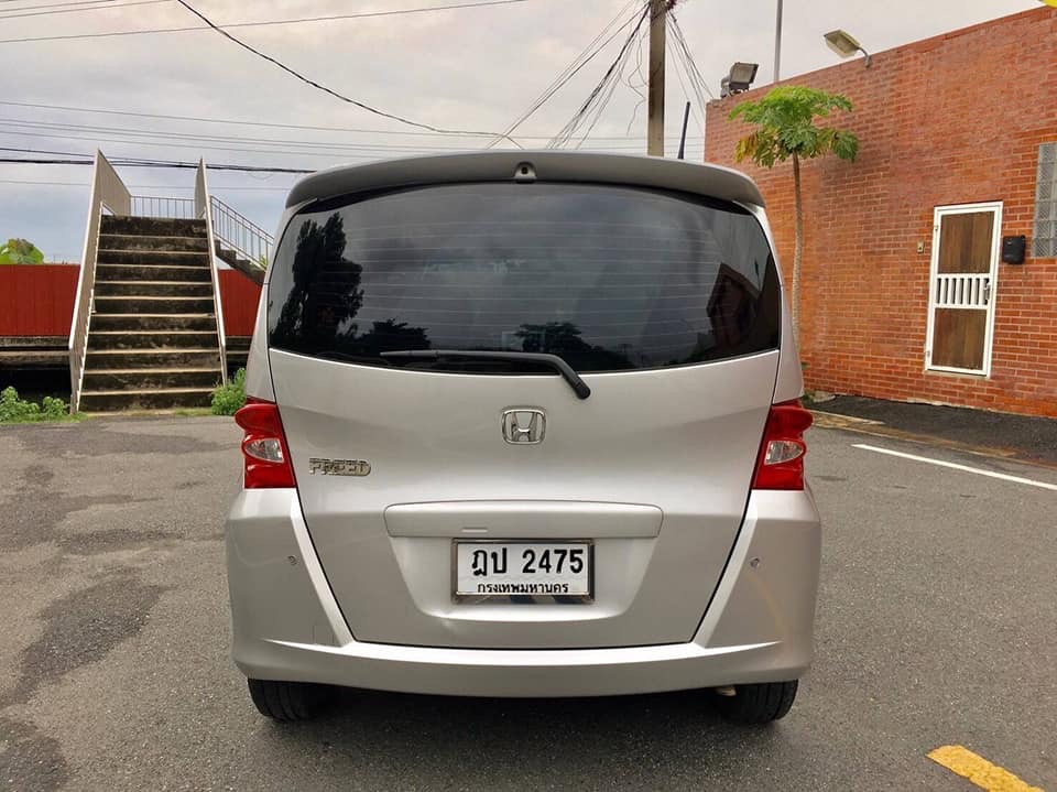 Honda Freed ปี 2010 สีเงิน (รูปที่ 6)