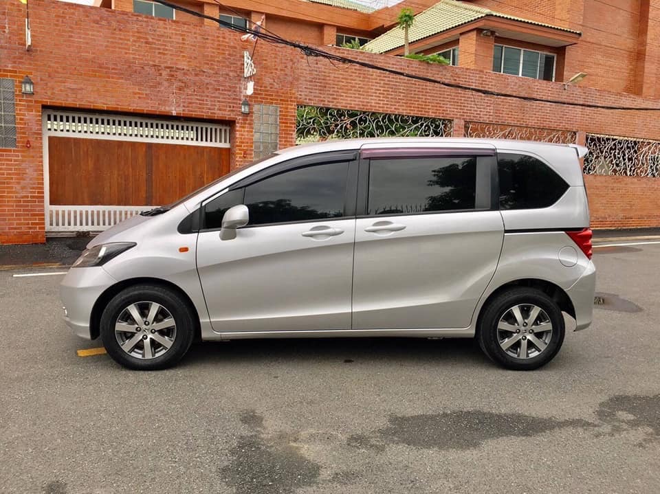 Honda Freed ปี 2010 สีเงิน (รูปที่ 7)