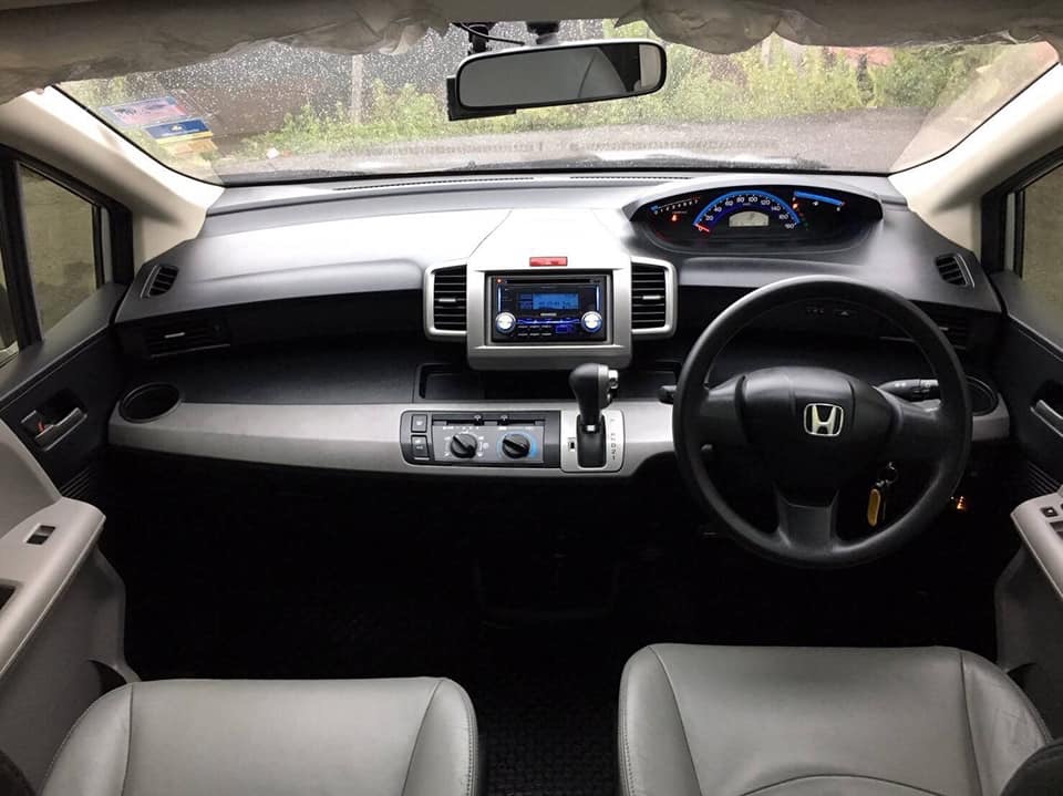 Honda Freed ปี 2010 สีเงิน (รูปที่ 14)