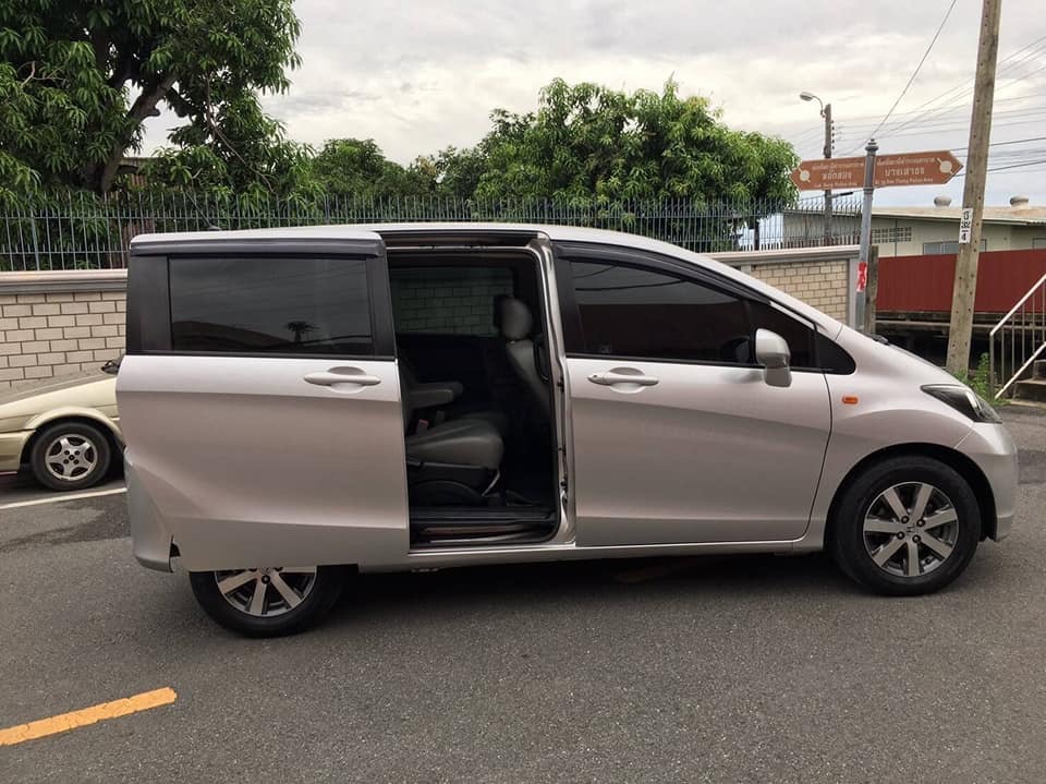 Honda Freed ปี 2010 สีเงิน (รูปที่ 12)