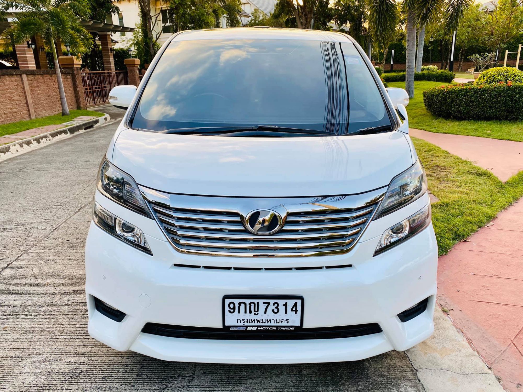 Toyota Vellfire ปี 2009 สีขาว (รูปที่ 2)
