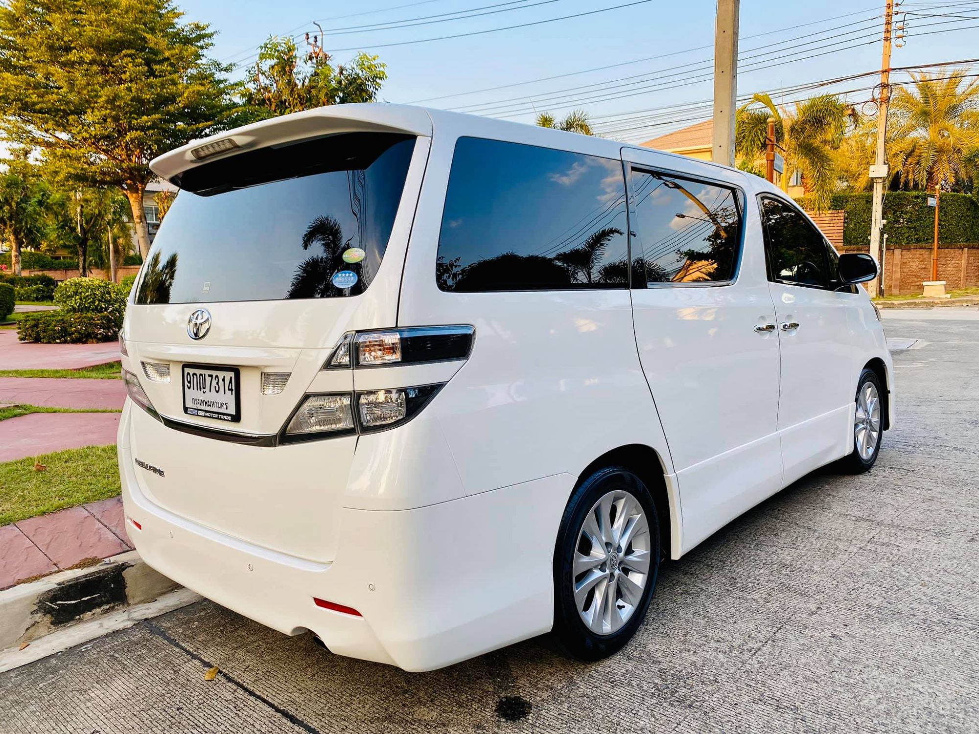 Toyota Vellfire ปี 2009 สีขาว (รูปที่ 4)