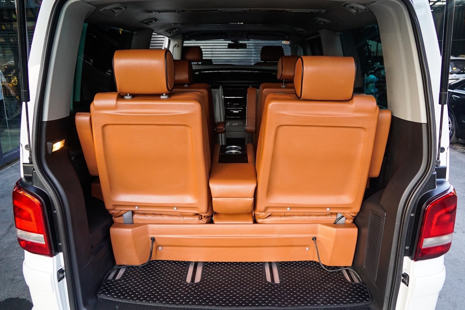 Volkswagen Transporter (Caravelle) Caravelle ปี 2011 สีขาว (รูปที่ 13)