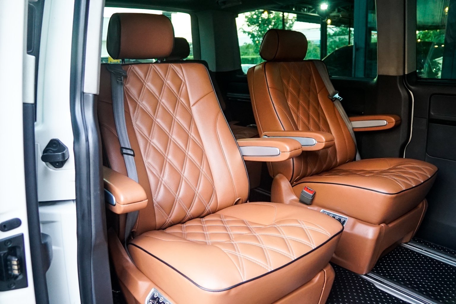 Volkswagen Transporter (Caravelle) Caravelle ปี 2011 สีขาว (รูปที่ 12)