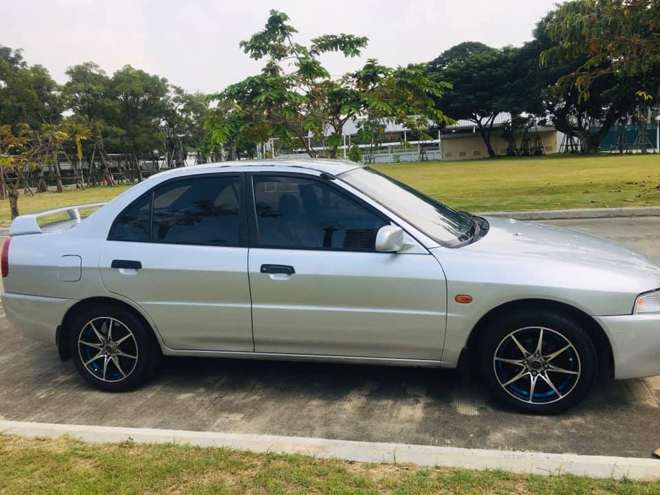 Mitsubishi Lancer ท้ายเบนซ์ ปี 2000 สีเงิน