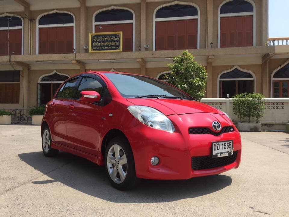 Toyota Yaris ปี 2008 สีแดง (รูปที่ 3)