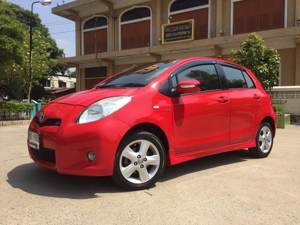 Toyota Yaris ปี 2008 สีแดง (รูปที่ 2)