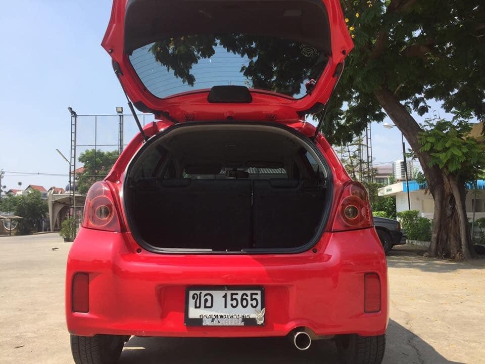 Toyota Yaris ปี 2008 สีแดง (รูปที่ 7)