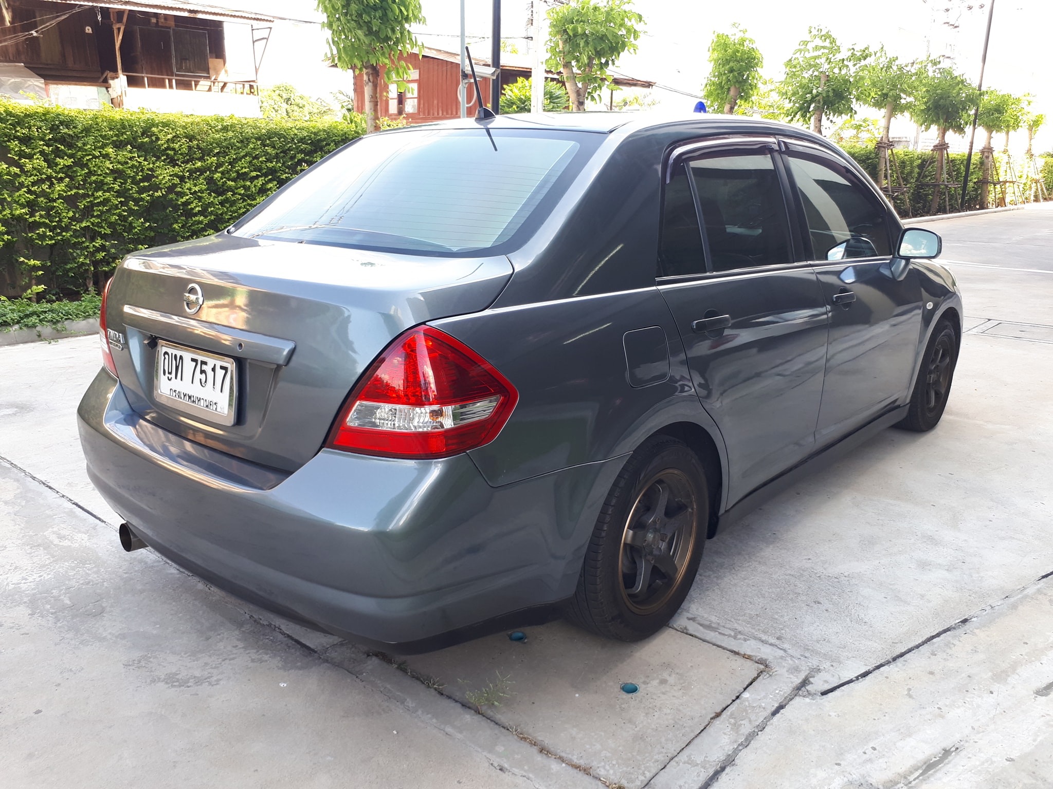 Nissan Tiida ปี 2011 สีเทา (รูปที่ 5)