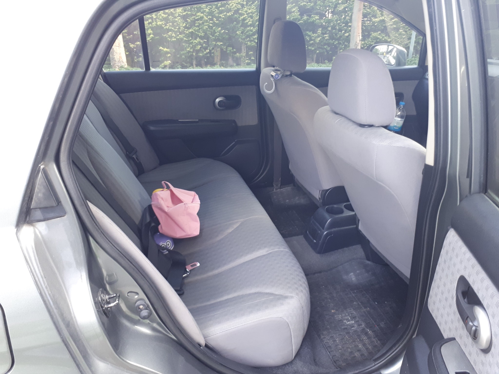 Nissan Tiida ปี 2011 สีเทา (รูปที่ 8)
