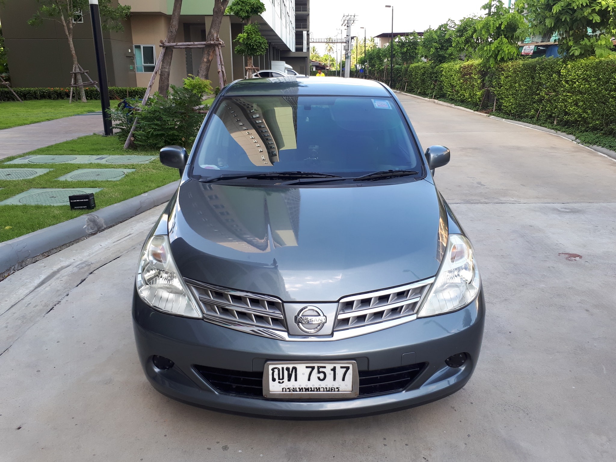 Nissan Tiida ปี 2011 สีเทา (รูปที่ 6)