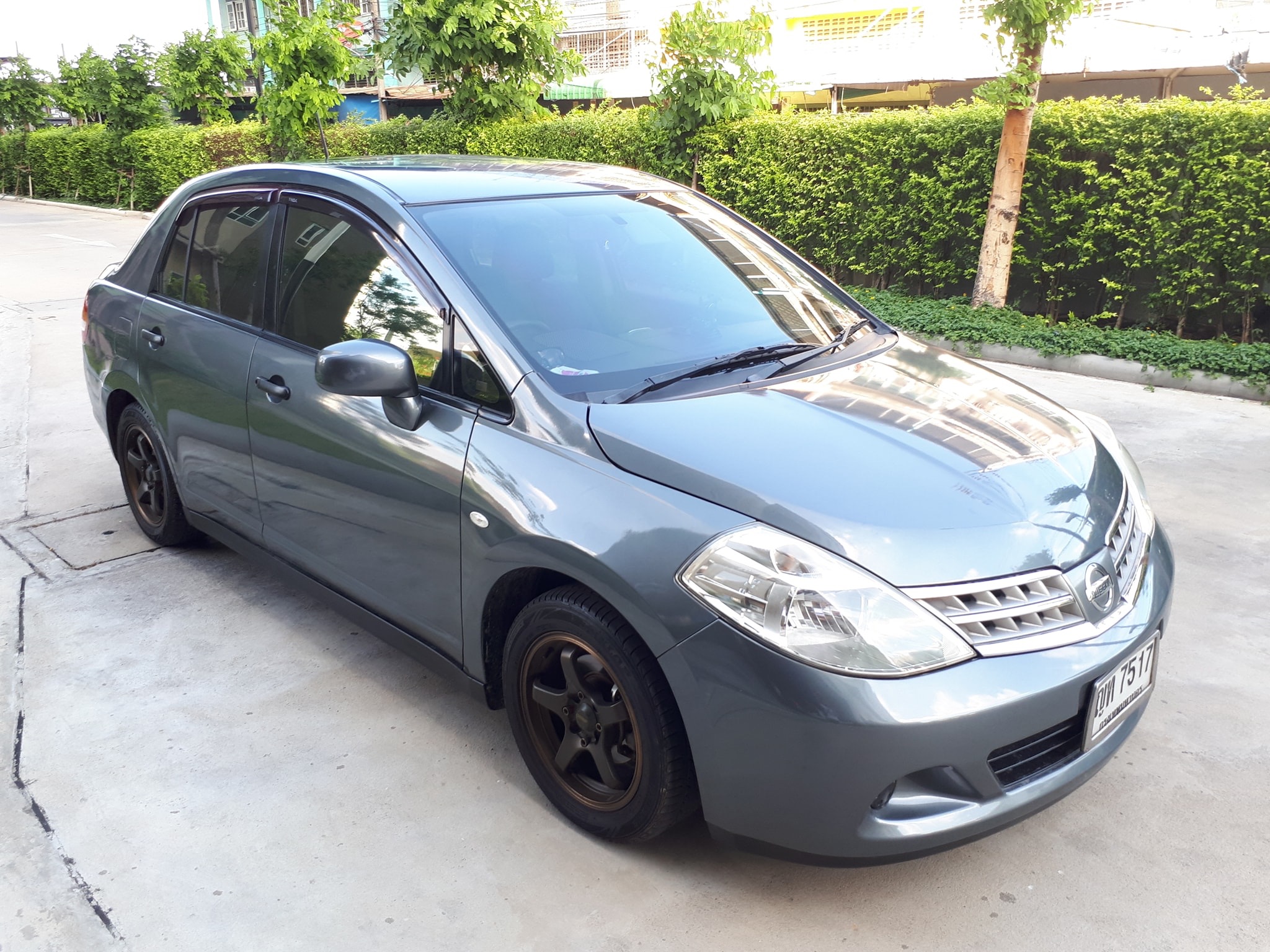 Nissan Tiida ปี 2011 สีเทา (รูปที่ 2)