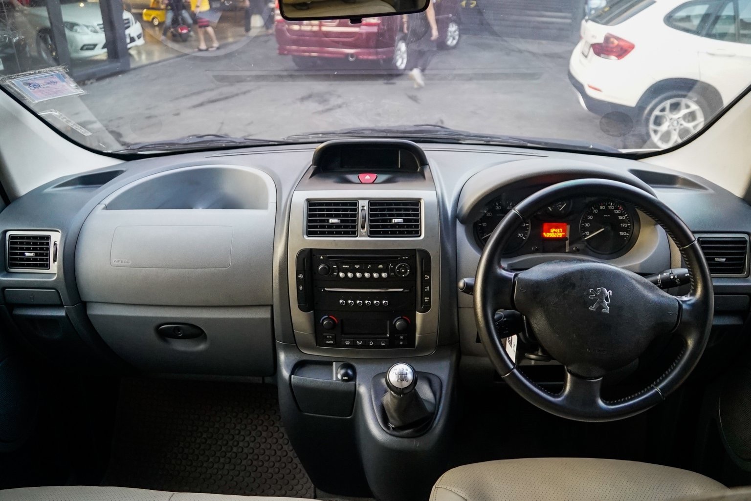 Peugeot Expert ปี 2010 สีเงิน (รูปที่ 10)