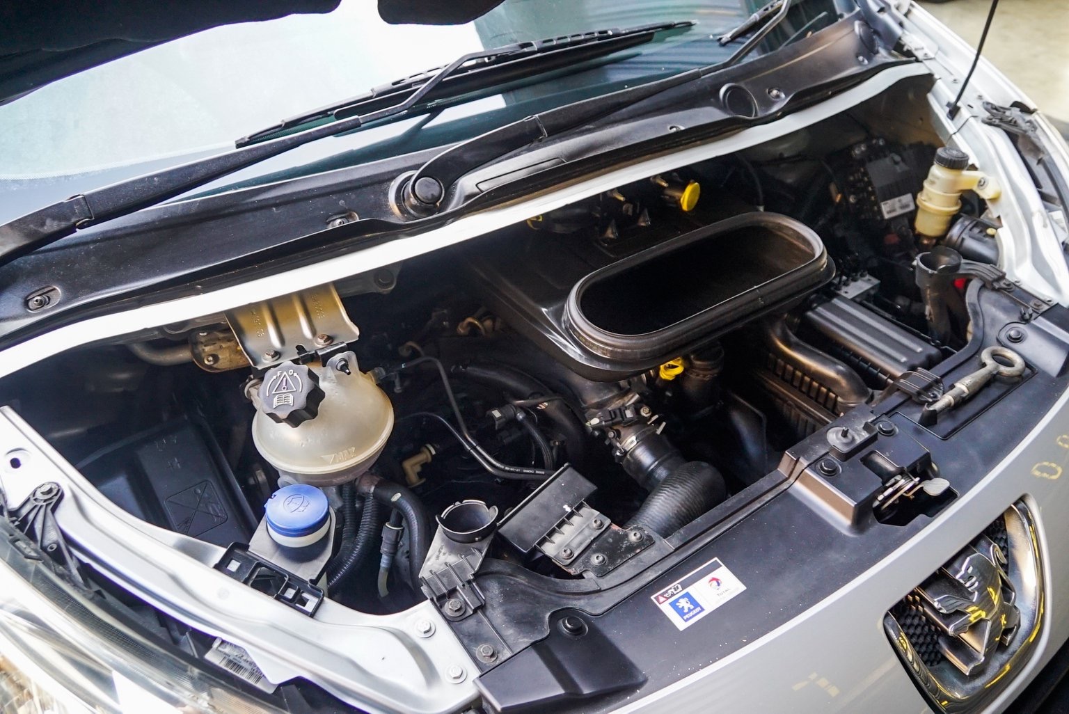Peugeot Expert ปี 2010 สีเงิน (รูปที่ 15)
