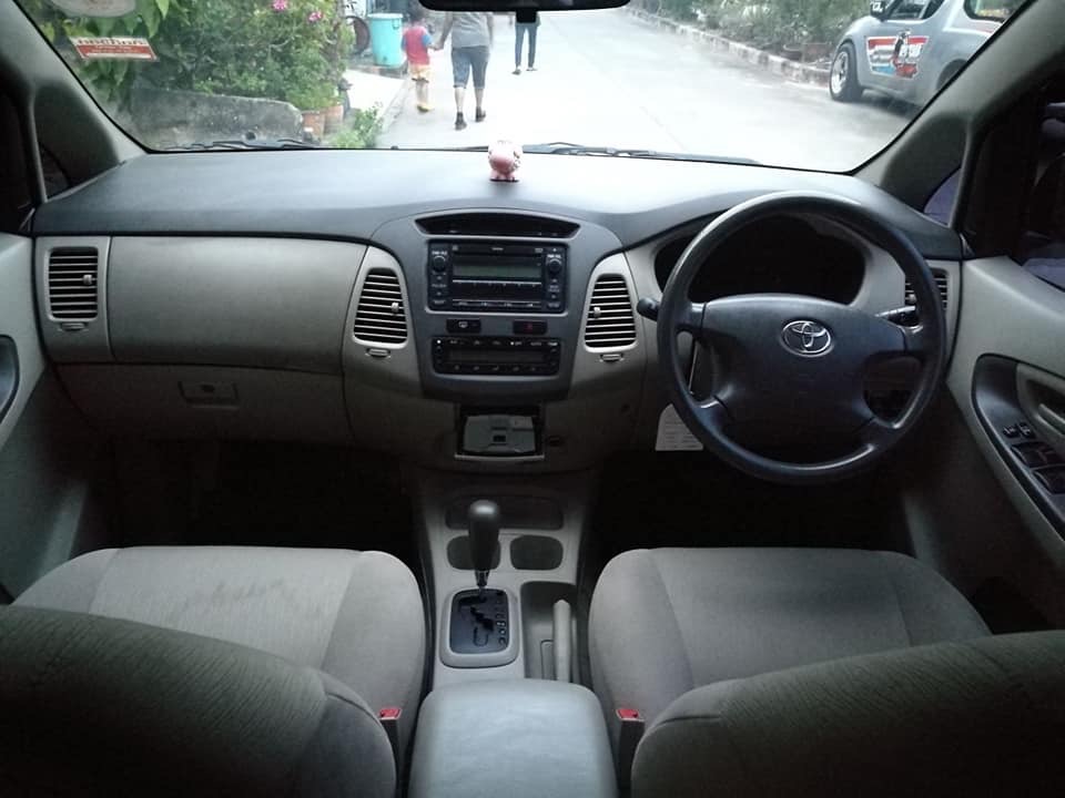 Toyota Innova ปี 2011 สีดำ (รูปที่ 5)