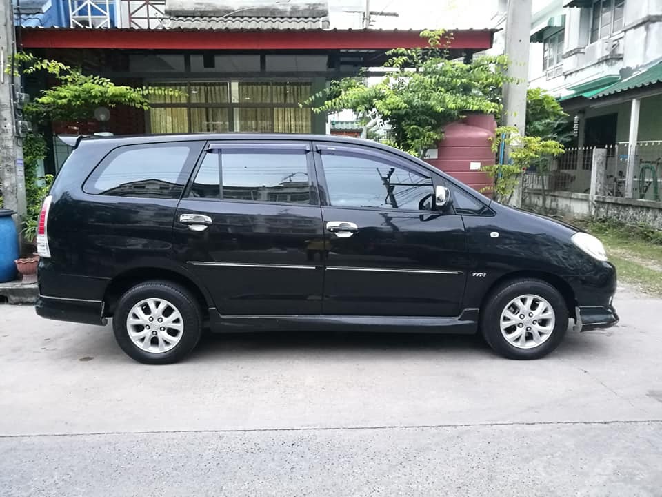 Toyota Innova ปี 2011 สีดำ