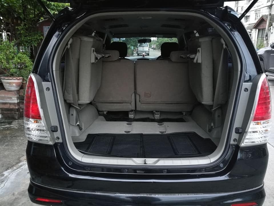 Toyota Innova ปี 2011 สีดำ (รูปที่ 6)