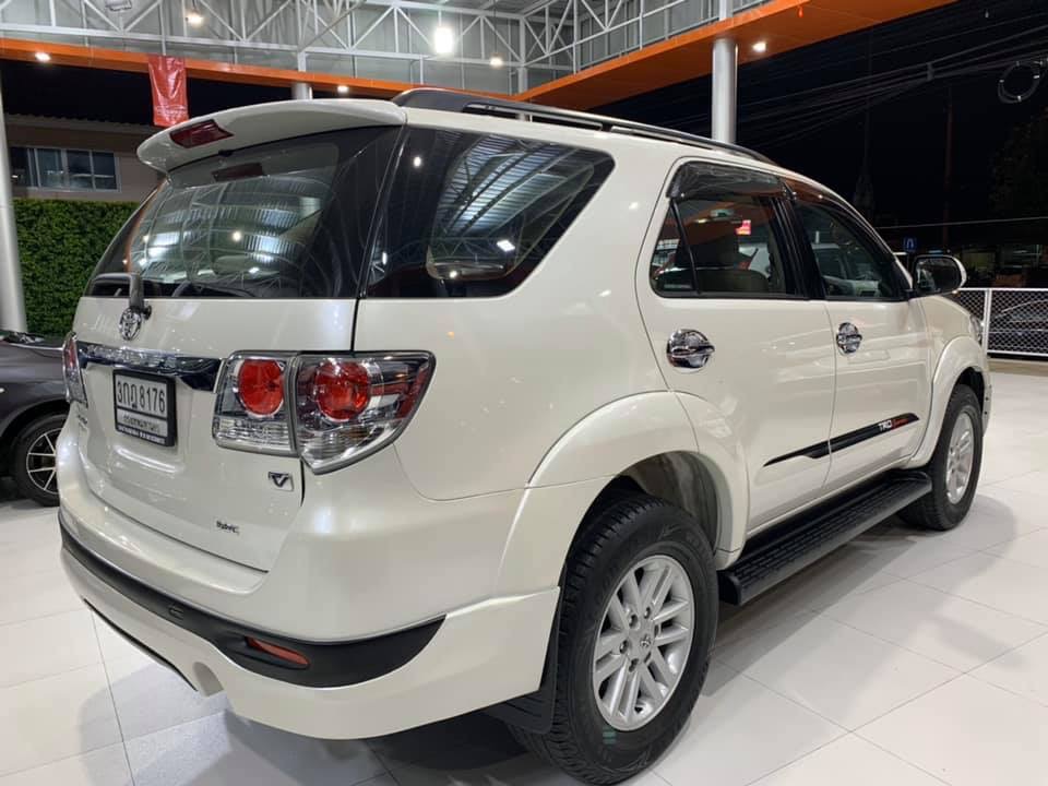 Toyota Fortuner ไมเนอร์เชนจ์ 2 ปี 2014 สีขาว (รูปที่ 4)