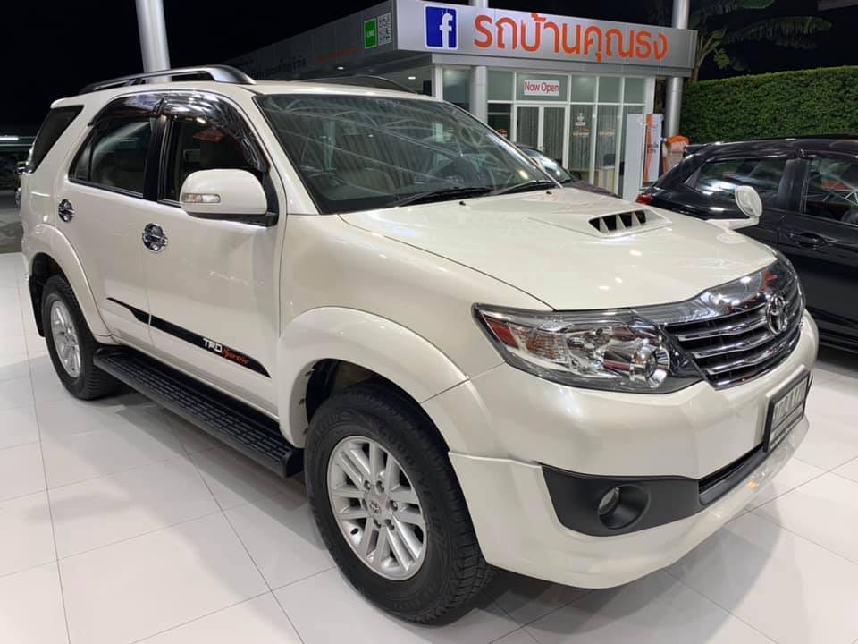 Toyota Fortuner ไมเนอร์เชนจ์ 2 ปี 2014 สีขาว