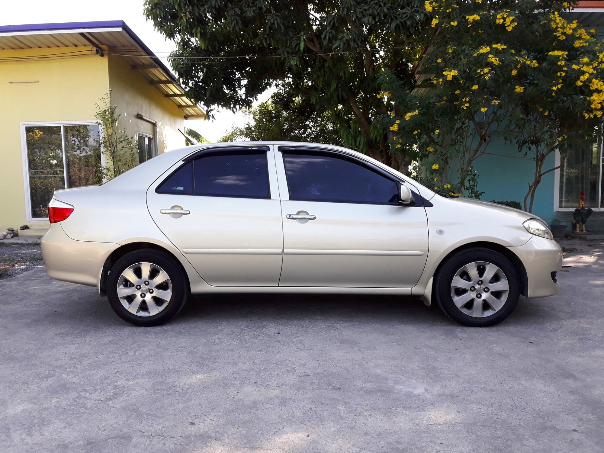 Toyota Vios ปี 2006 สีทอง