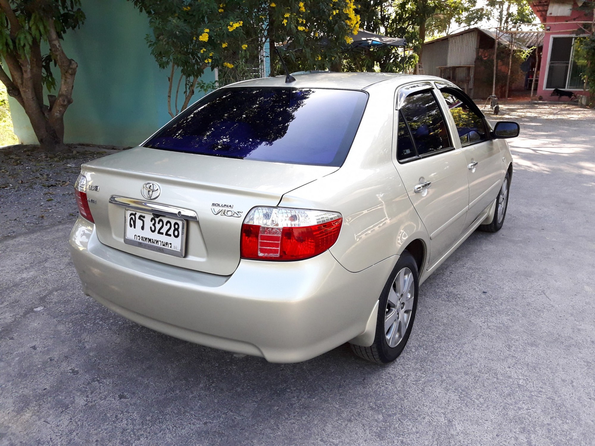 Toyota Vios ปี 2006 สีทอง