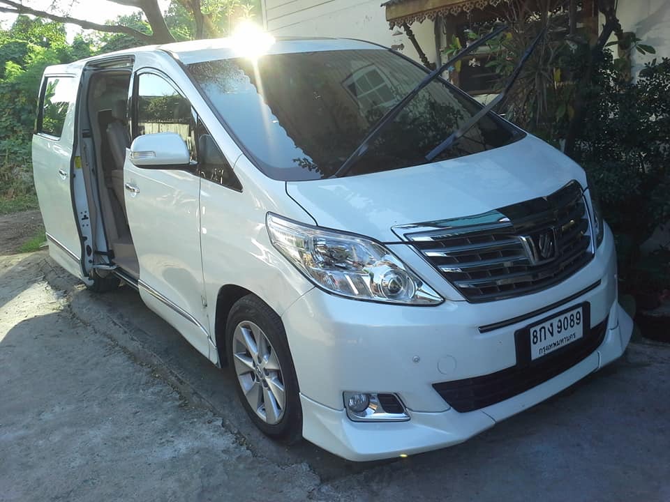 Toyota Alphard ปี 2011 สีเงิน