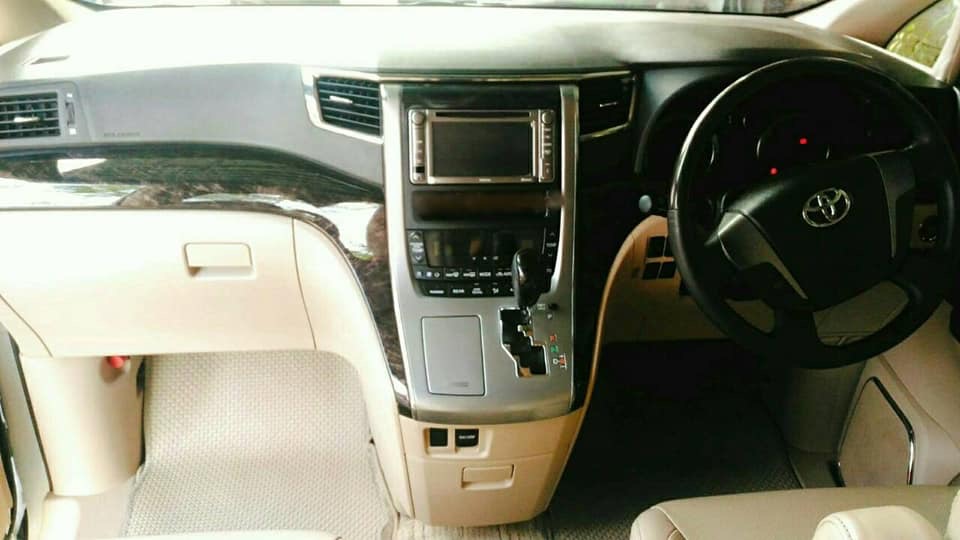 Toyota Alphard ปี 2011 สีเงิน